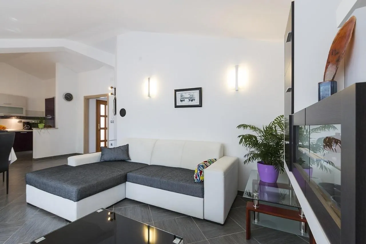 פולה Apartment Carmen 0*,  קרואטיה