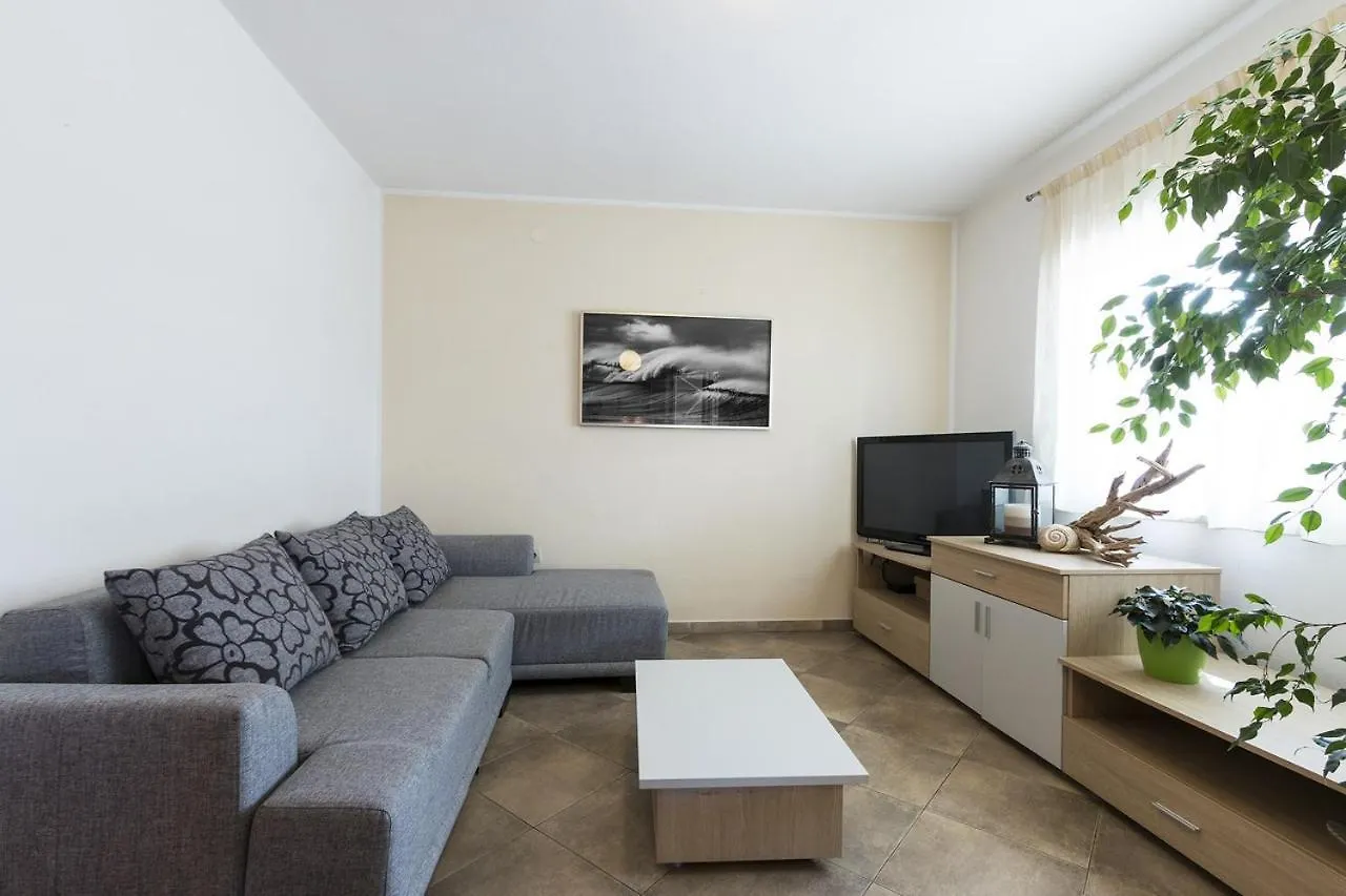 פולה Apartment Carmen 0*,